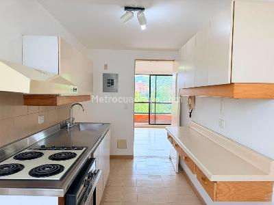 Apartamento de 2 alcobas en venta en El Poblado, Medellín, 86 m² · foto 8 de 15