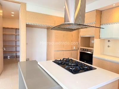 Apartamento en venta en El Poblado, Medellín · foto 9 de 19