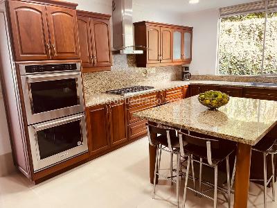 Casa de 4 alcobas en venta en El Poblado, Medellín, 1633 m² · foto 4 de 14