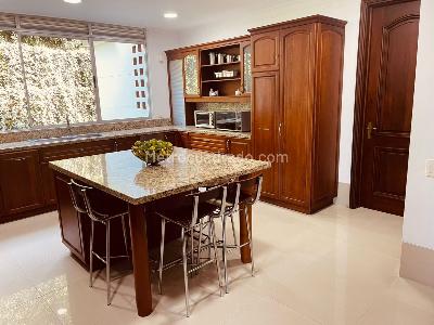 Casa de 4 alcobas en venta en El Poblado, Medellín, 1633 m² · foto 5 de 14