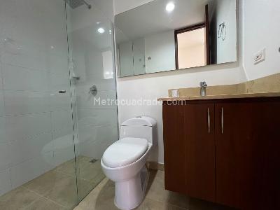 Apartamento de 2 alcobas en arriendo en El Poblado, Medellín, 64 m² · foto 13 de 14