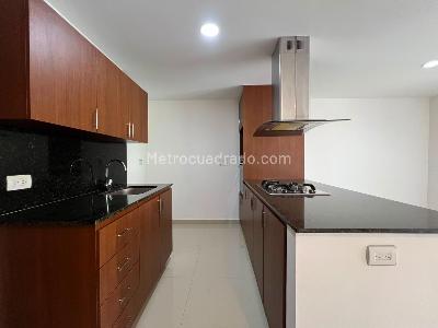 Apartamento de 2 alcobas en arriendo en El Poblado, Medellín, 64 m² · foto 4 de 14