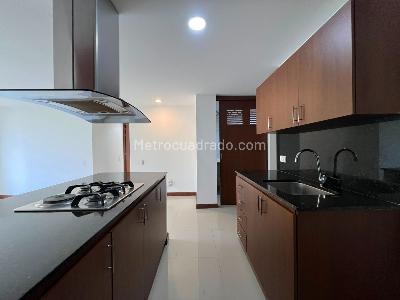 Apartamento de 2 alcobas en arriendo en El Poblado, Medellín, 64 m² · foto 5 de 14