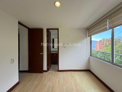 Apartamento de 2 alcobas en arriendo en El Poblado, Medellín, 64 m² · foto 9 de 14