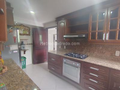 Apartamento de 3 alcobas en venta en Los Balsos, Medellín, 215 m² · foto 8 de 18