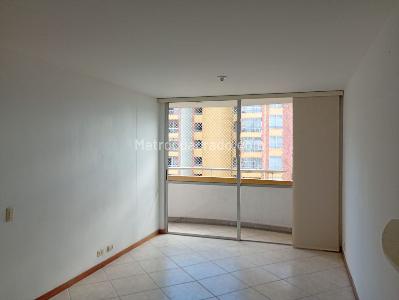 Apartamento en venta en El Poblado, Medellín · foto 2 de 13