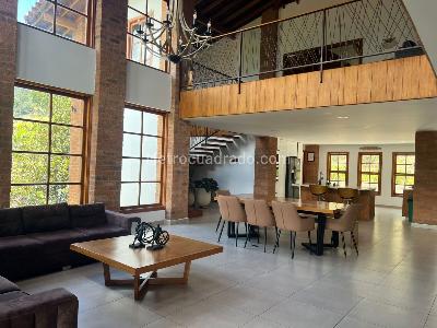 Casa de 3 alcobas en arriendo en Envigado, Envigado · foto 2 de 20