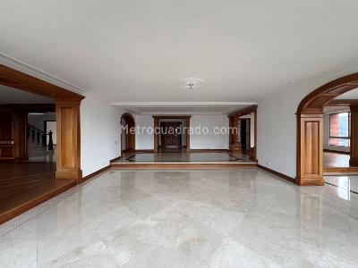 Apartamento en venta en El Poblado, Medellín · foto 2 de 20
