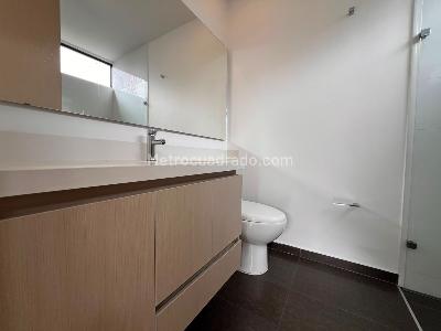 Apartamento de 2 alcobas en arriendo en El Poblado, Medellín, 79 m² · foto 10 de 10