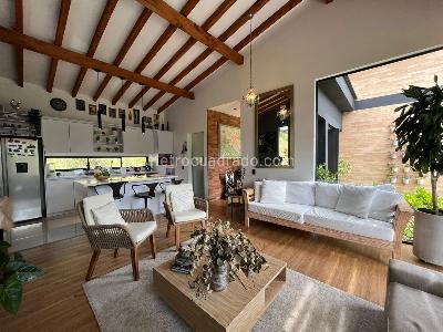 Casa en arriendo en Envigado, Envigado · foto 3 de 19