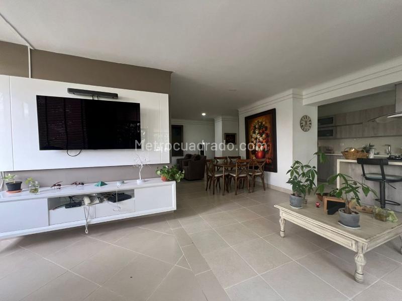 Modern 3BR Duplex Apartment in El Poblado - 3