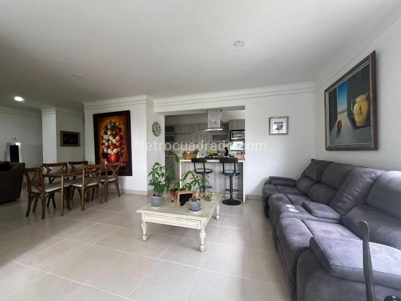 Modern 3BR Duplex Apartment in El Poblado - 4