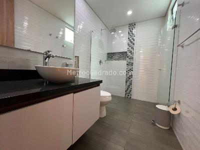 Apartamento de 3 alcobas en venta en El Poblado, Medellín, 130 m² · foto 11 de 13