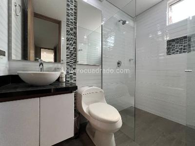Apartamento de 3 alcobas en venta en El Poblado, Medellín, 130 m² · foto 12 de 13
