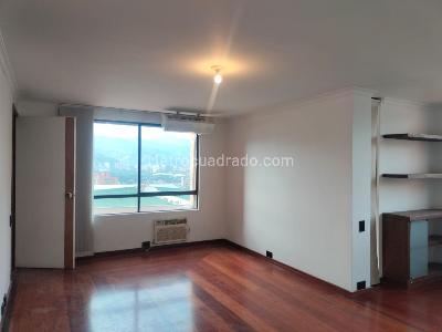 Apartamento de 2 alcobas en venta en El Poblado, Medellín, 183 m² · foto 10 de 18