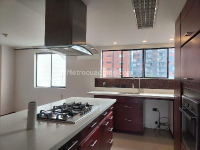 Apartamento de 2 alcobas en venta en El Poblado, Medellín, 183 m² · foto 5 de 18