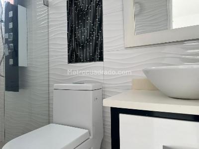 Apartamento de 2 alcobas en venta en El Poblado, Medellín, 74 m² · foto 11 de 12