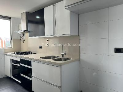 Apartamento de 2 alcobas en venta en El Poblado, Medellín, 74 m² · foto 4 de 12
