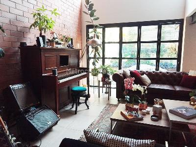 Casa en arriendo en El Poblado, Medellín · foto 2 de 20