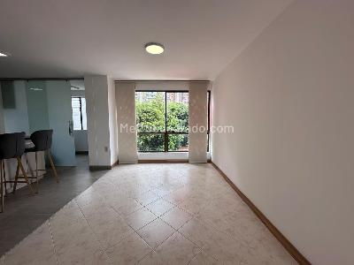 Apartamento en venta en El Poblado, Medellín · foto 2 de 18