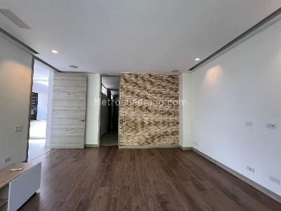 Casa de 4 alcobas en venta en El Poblado, Medellín, 940 m² · foto 11 de 20
