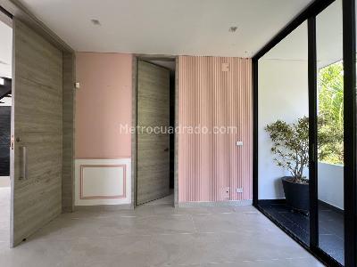 Casa de 4 alcobas en venta en El Poblado, Medellín, 940 m² · foto 13 de 20