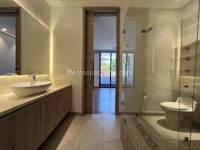 Casa de 4 alcobas en venta en El Poblado, Medellín, 940 m² · foto 17 de 20