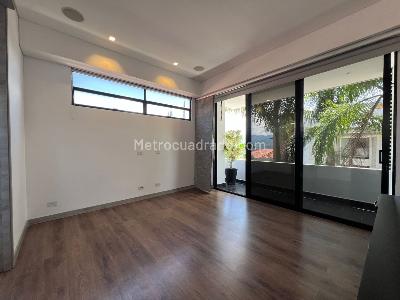 Casa de 4 alcobas en venta en El Poblado, Medellín, 940 m² · foto 6 de 20