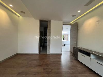 Casa de 4 alcobas en venta en El Poblado, Medellín, 940 m² · foto 9 de 20