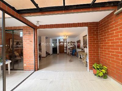 Casa en arriendo en Itagui, Itagüí · foto 2 de 18