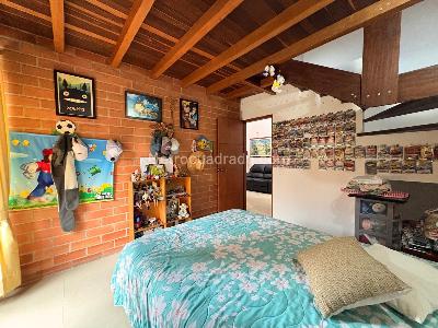 Casa de 4 alcobas en venta en Itagui, Itagüí, 240 m² · foto 14 de 18