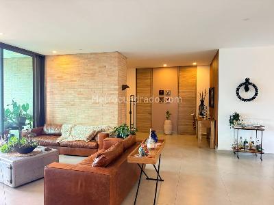 Apartamento de 3 alcobas en venta en El Poblado, Medellín, 293 m² · foto 8 de 20