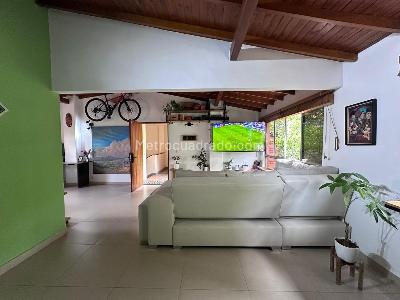 Apartamento en venta en El Poblado, Medellín · foto 2 de 18