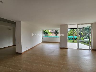 Casa en arriendo en El Poblado, Medellín · foto 2 de 19