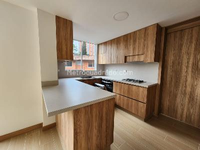 Casa en arriendo en El Poblado, Medellín · foto 4 de 19