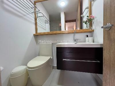 Apartamento de 2 alcobas en venta en El Poblado, Medellín, 77 m² · foto 14 de 15