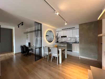 Apartamento de 2 alcobas en venta en El Poblado, Medellín, 77 m² · foto 3 de 15