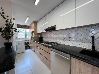 Apartamento de 2 alcobas en venta en El Poblado, Medellín, 77 m² · foto 8 de 15