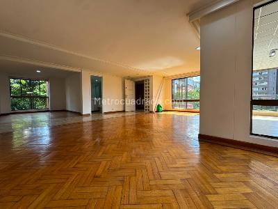 Apartamento de 3 alcobas en venta en El Poblado, Medellín, 197 m² · foto 2 de 17