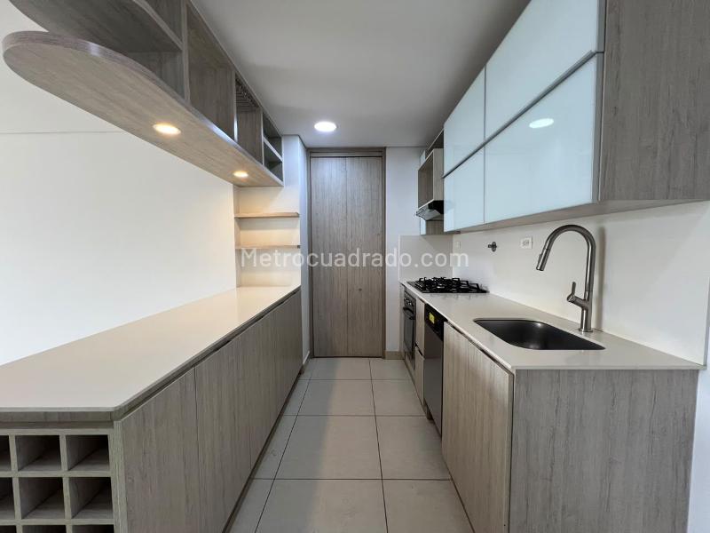 Piso – Medellín, Castropol, El Poblado - Más