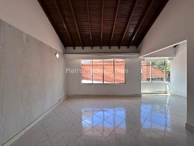 Casa de 4 alcobas en venta en El Poblado, Medellín, 261 m² · foto 10 de 19