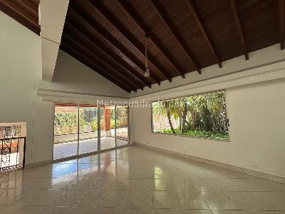 Casa de 4 alcobas en venta en El Poblado, Medellín, 261 m² · foto 13 de 19