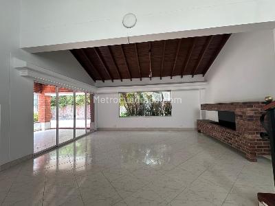 Casa de 4 alcobas en venta en El Poblado, Medellín, 261 m² · foto 6 de 19