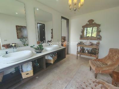 Casa de 4 alcobas en venta en Envigado, Envigado · foto 15 de 19