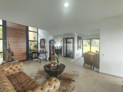 Casa de 4 alcobas en venta en Envigado, Envigado · foto 2 de 19