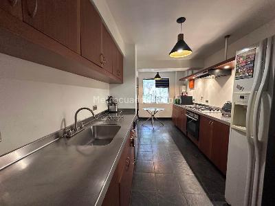 Apartamento de 2 alcobas en venta en El Poblado, Medellín, 150 m² · foto 5 de 17