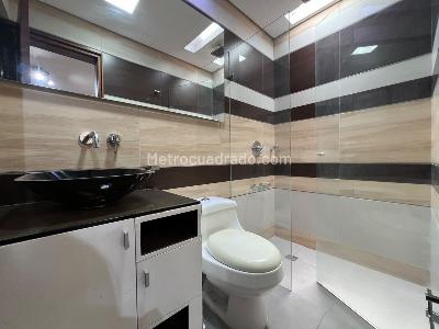 Apartamento de 4 alcobas en venta en El Poblado, Medellín, 196 m² · foto 17 de 18