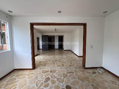 Apartamento de 4 alcobas en venta en El Poblado, Medellín, 196 m² · foto 2 de 18