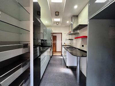 Apartamento de 4 alcobas en venta en El Poblado, Medellín, 196 m² · foto 6 de 18