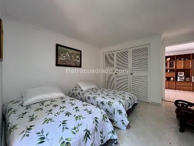 Apartamento de 3 alcobas en venta en El Poblado, Medellín, 197 m² · foto 10 de 17